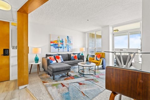 704 22nd St Studio-2 Beds Apartment for Rent - Photo Gallery 18